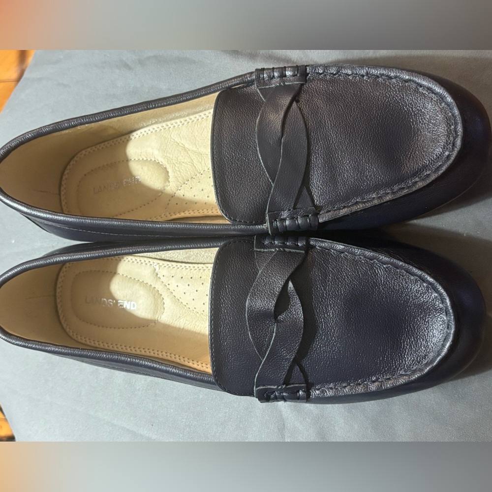 Lands' End women’s Navy Blue Leather Loafers sz 9.5B - Picture 2 of 9